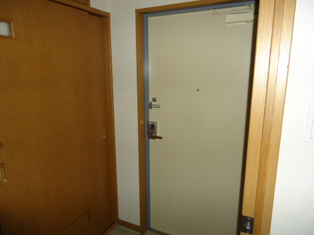 ラフィントール湘南 玄関