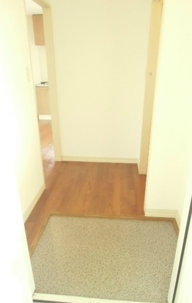 サンモールＣ 玄関