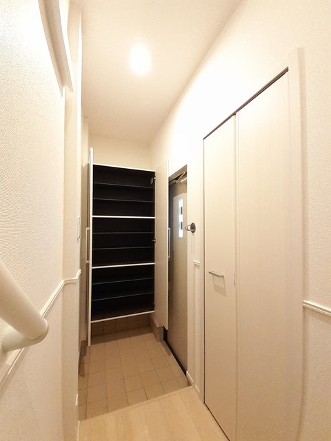 ＦｌｏｒｉａⅡ（フローリアⅡ） 玄関