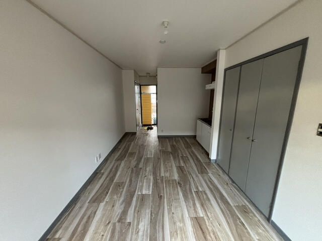 アーネスト・アツギ 玄関