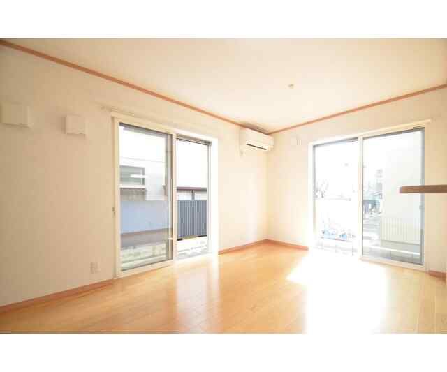 片瀬３丁目戸建東棟 リビング