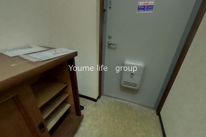 フラットハガ 玄関