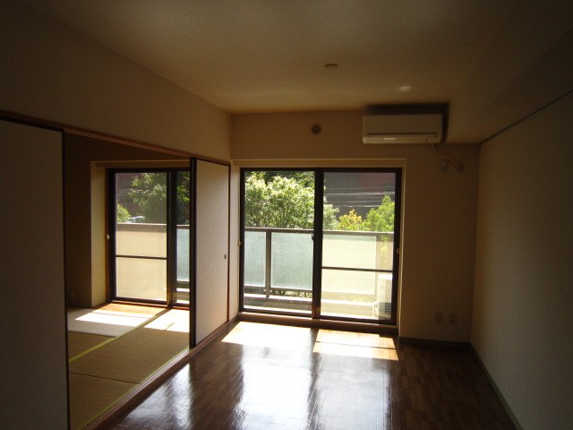 本厚木ロイヤルマンション リビング