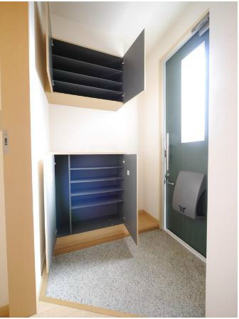 シトロンガーデンC 玄関