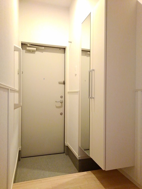 アゼリアヒルズ湘南台Ａ 玄関