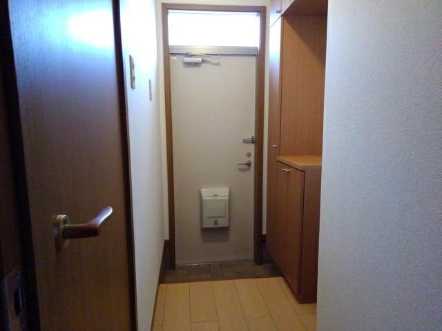 メゾン・ヴォーネン 玄関