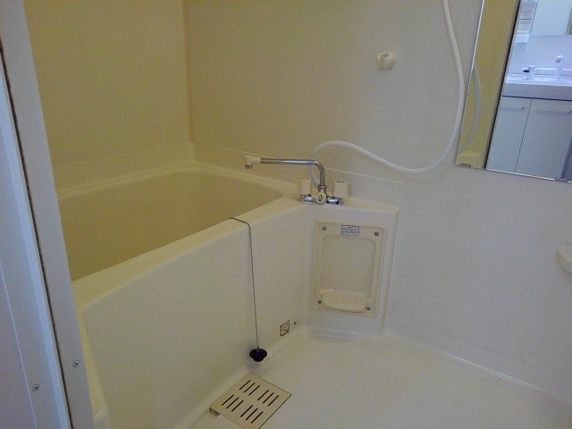 メゾン・ヴォーネン 風呂画像