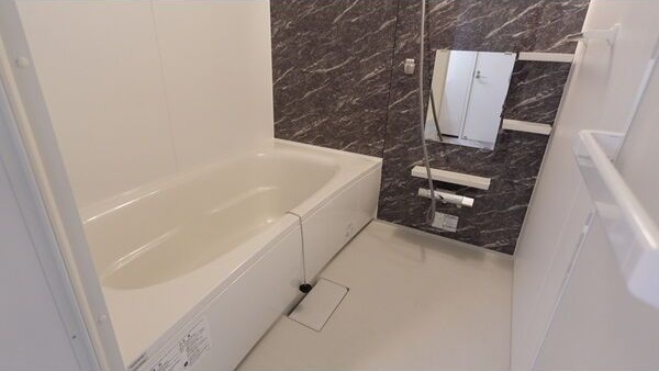 パインズガレージ 風呂画像