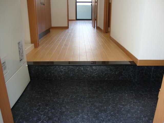 グレイシャス湘南 玄関