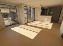 緑園都市貸家 リビング