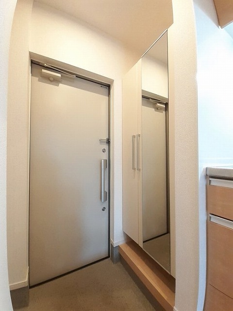 ラピュタテラスＡ 玄関