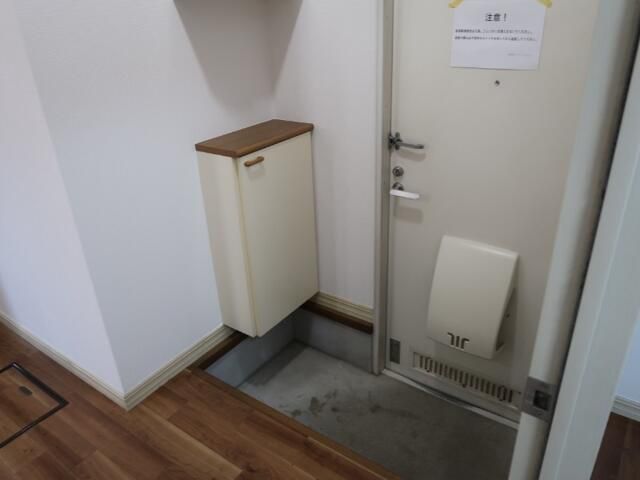 ハイツファイン 玄関