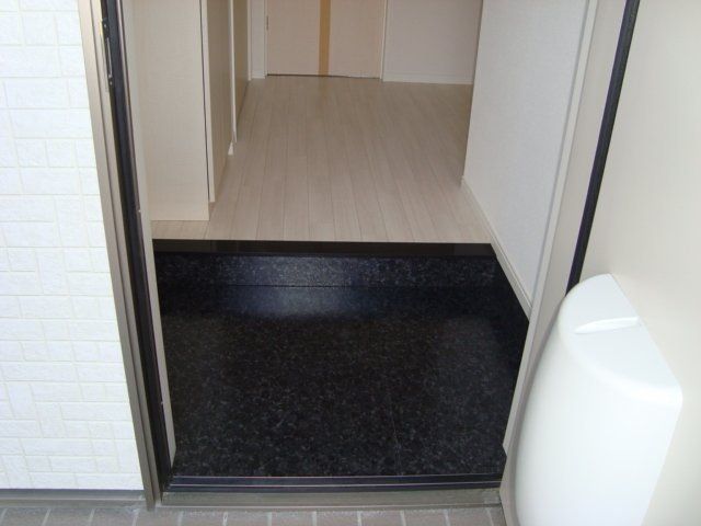 ベルクラージュ 玄関