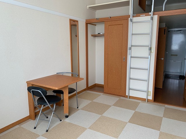 レオパレス吹上 リビング