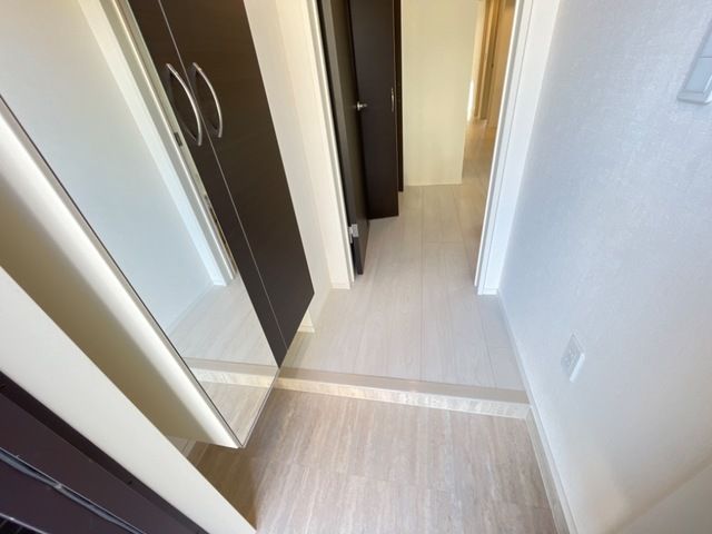 ワイズ　カーサ 玄関