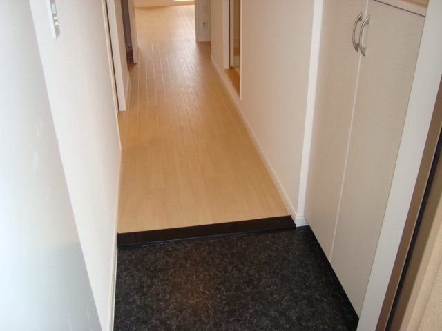 レフィナードＮ．Ｋ 玄関