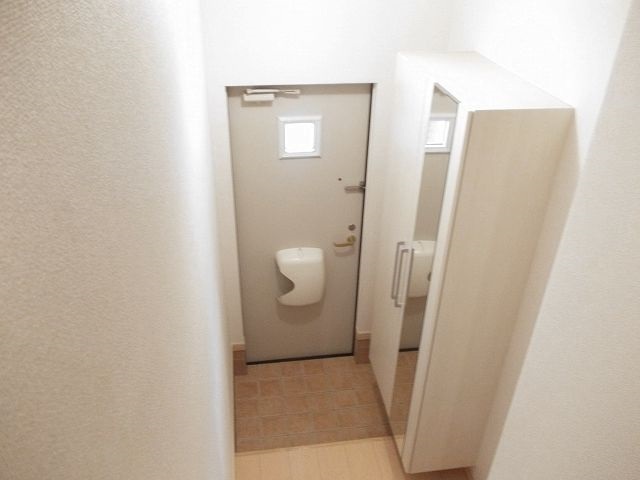 カレントガーデンＢ 玄関