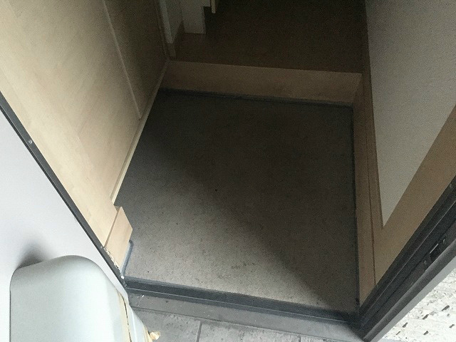 グランデ老松町 玄関