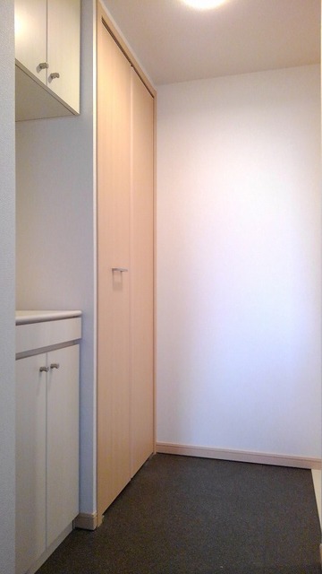 トレス中田 玄関