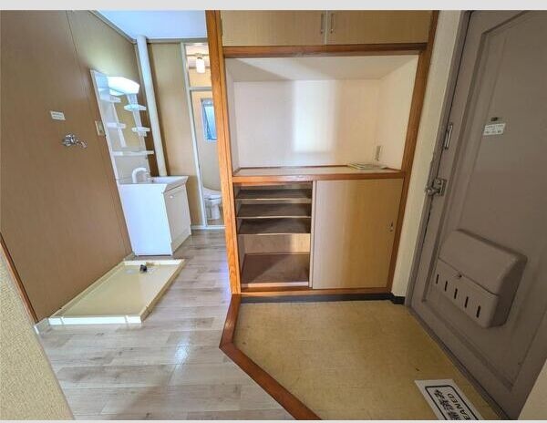 興津ハイツ 玄関