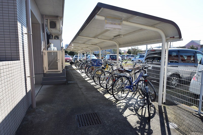 ファーストウイング 駐車場