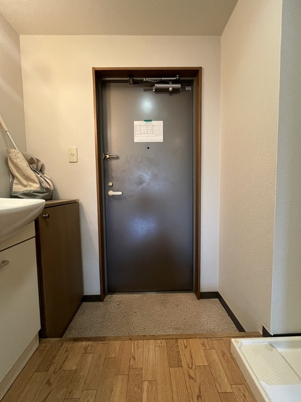 ファーストウイング 玄関