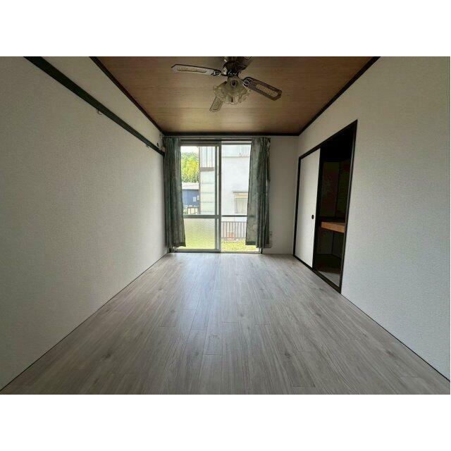 ＦＣ秦野南矢名コーポ リビング