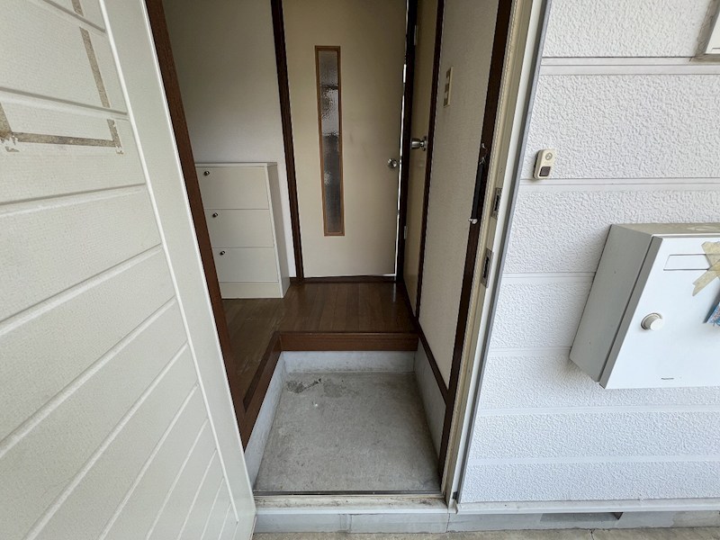 アアロット　アパートメント 玄関