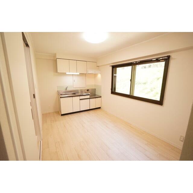 シャンロック湯本 リビング