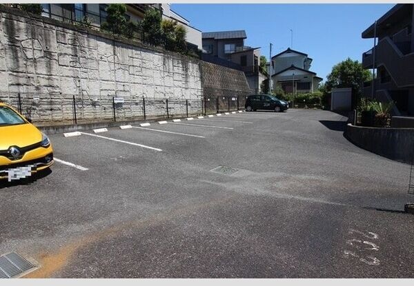 神奈川県秦野市尾尻 駐車場
