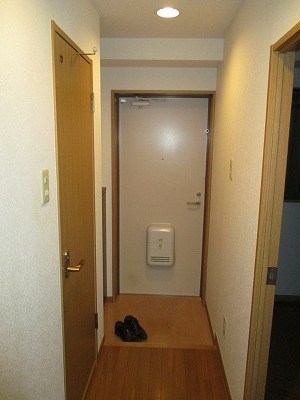 ヒルサイドクラタ 玄関