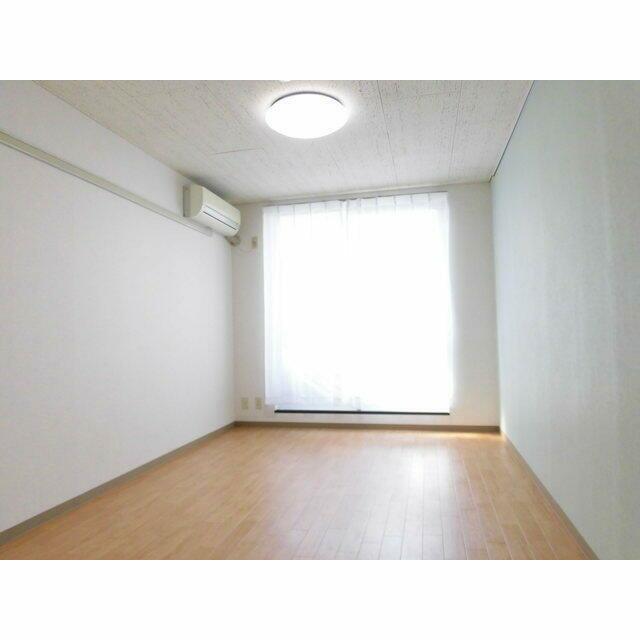 グランドパレスサネカタ リビング