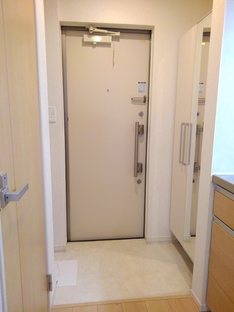 アルヴィータ厚木 玄関