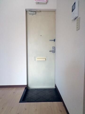 クレスト湘南 玄関