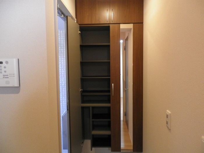 ヴェルトリー四つ葉 玄関