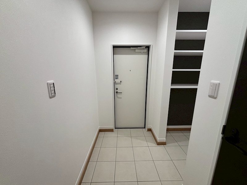 エイトピュア汐見台 玄関