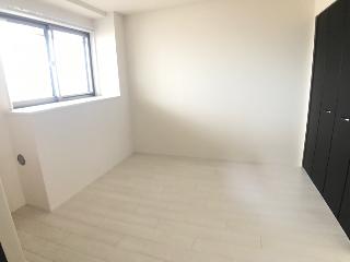 Ｕｎ　ｈｏｍｍｅ（アンノーム） ベッドルーム