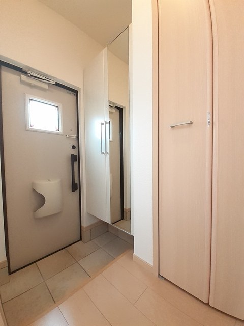 ポロニア　参番館 玄関