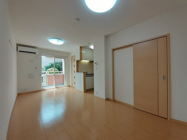 ポロニア　参番館 リビング