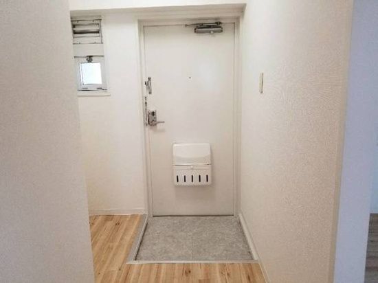 ビレッジハウス亀井野3号棟 玄関