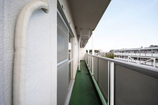 ビレッジハウス亀井野3号棟 ベランダ