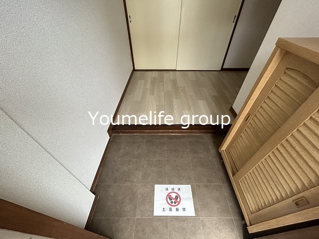 ホワイトハウス伊勢原 玄関