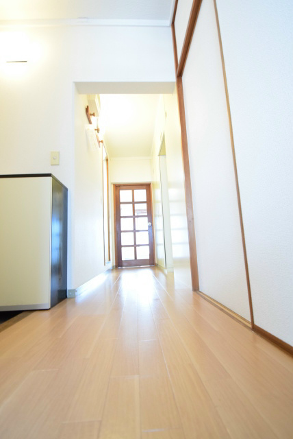 テレパレス伊勢原６号棟 玄関