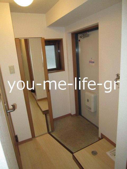 メゾン宮の前  玄関