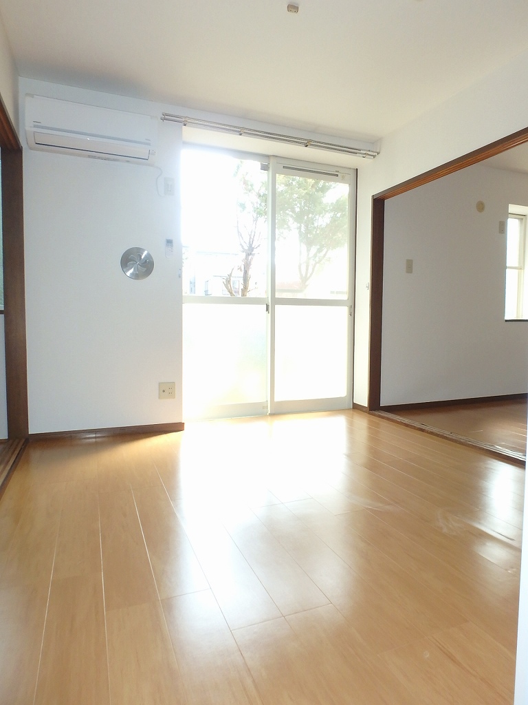 グリュークアネックス　Ｂ リビング