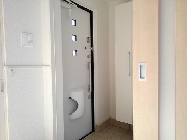 ラ　カーサ　セレーノ 玄関