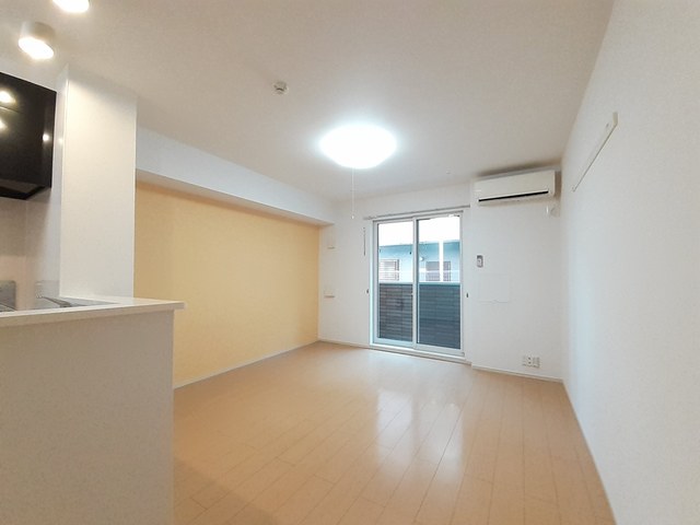 アンバー リビング