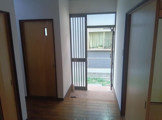 ハウスなずな 玄関