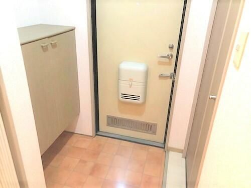 コスモエステート 玄関