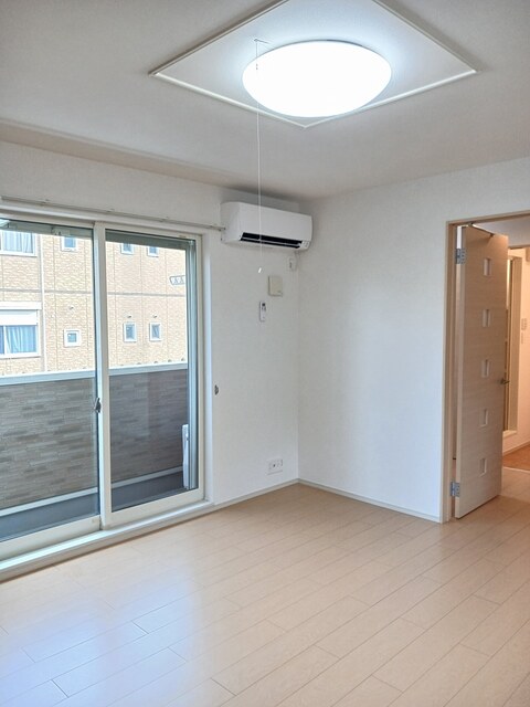 ティアラ リビング